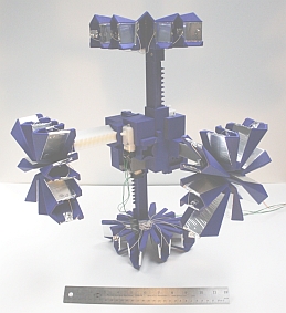 Cube with Extended Worm-Drives